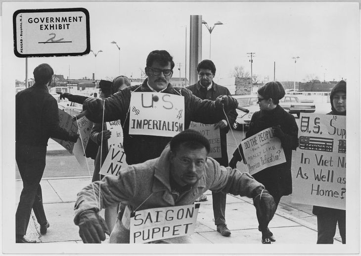 1280px-Vietnam_War_protesters._1967._Wichita,_Kans_-_NARA_-_283625