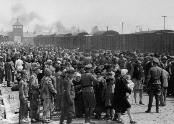 Selection_Auschwitz_Birkenau_ramp